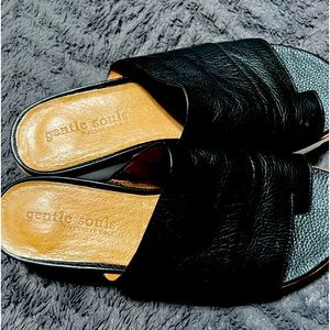 Gentle souls black sandals with white soles size 10